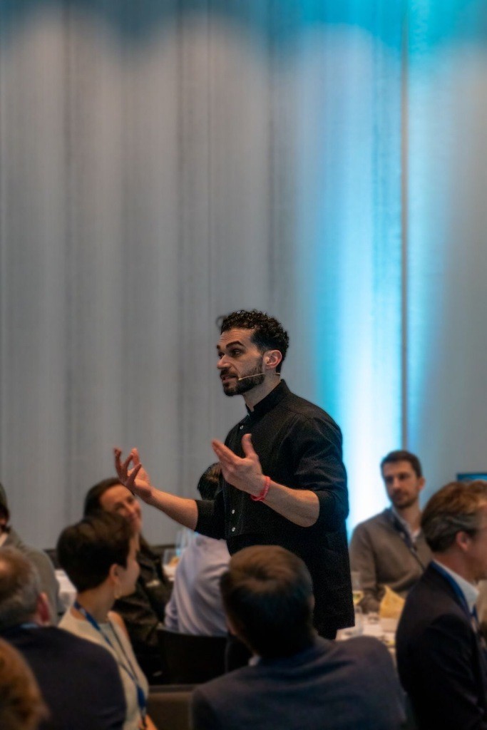 Conversation & connection: Engaged with an audience. A less formal moment.